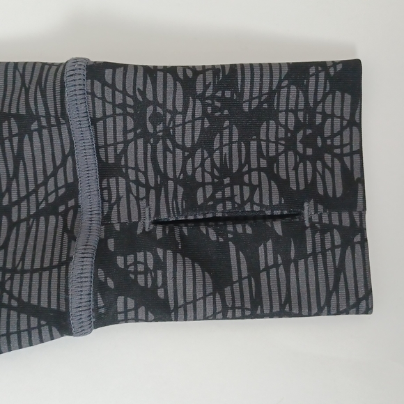 ✨3/$25✨ Mondetta Gray and Pink Floral Athletic Jacket - S - Picture 9 of 11